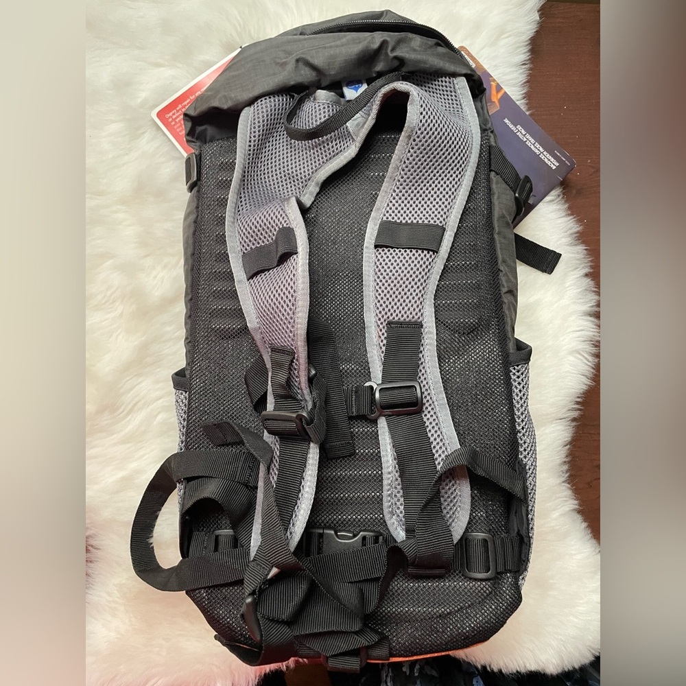 New! Osprey Daylite Backpack - Black and Orange - Picture 3 of 6